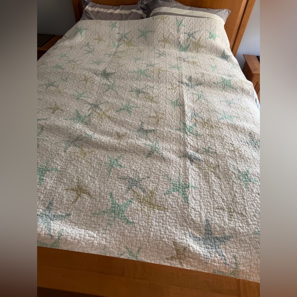 Starfish Quilted Coastal Bedspread White with Aqua & Light Blue Stars 60” x 80” - Picture 2 of 5